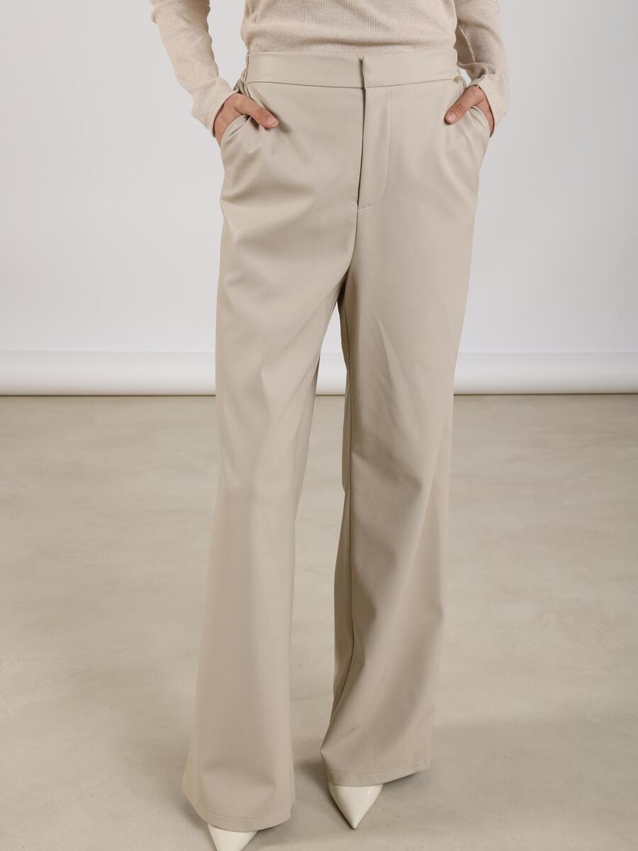 Broek van het merk Nukus in het Beige