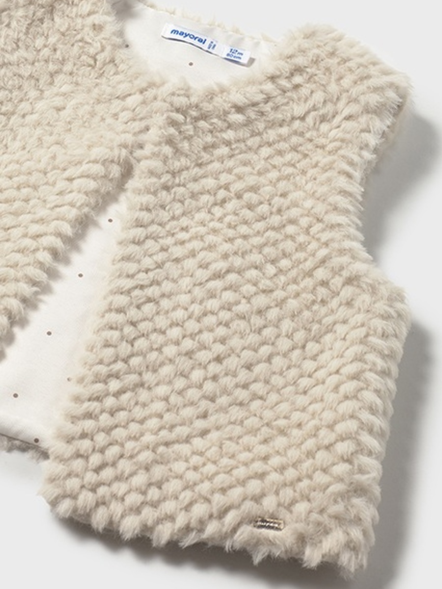 Vest van het merk Mayoral in het Beige