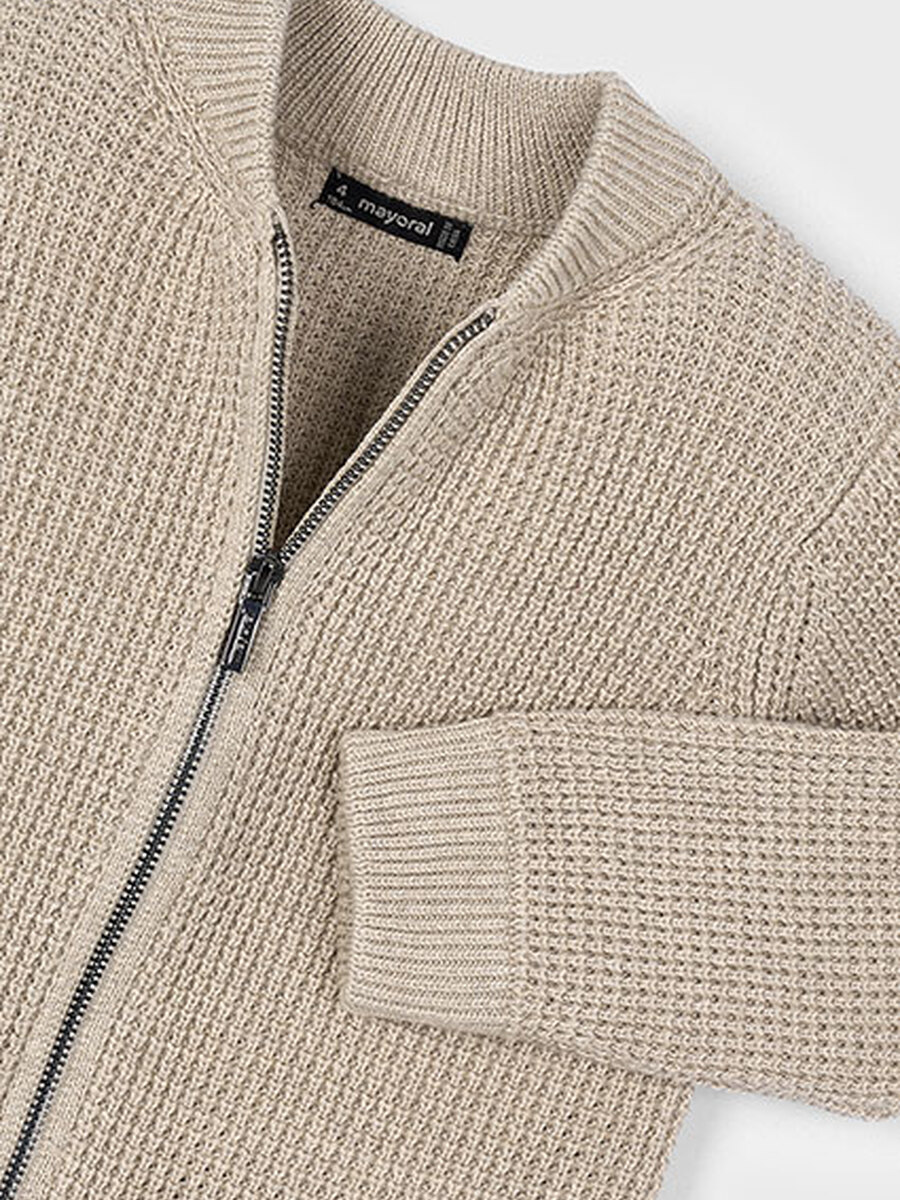 Gilet van het merk Mayoral in het Beige