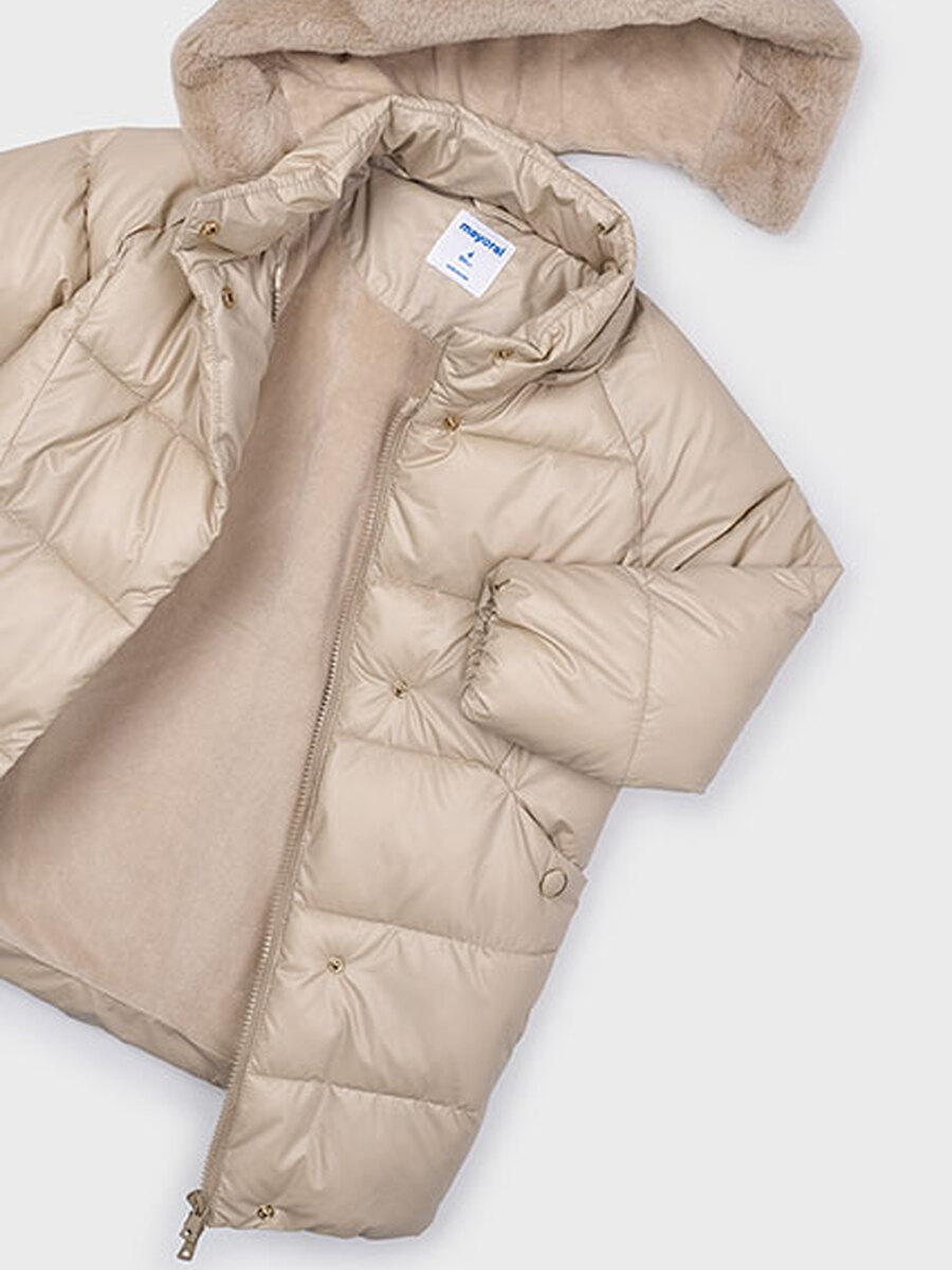 Vest van het merk Mayoral in het Beige