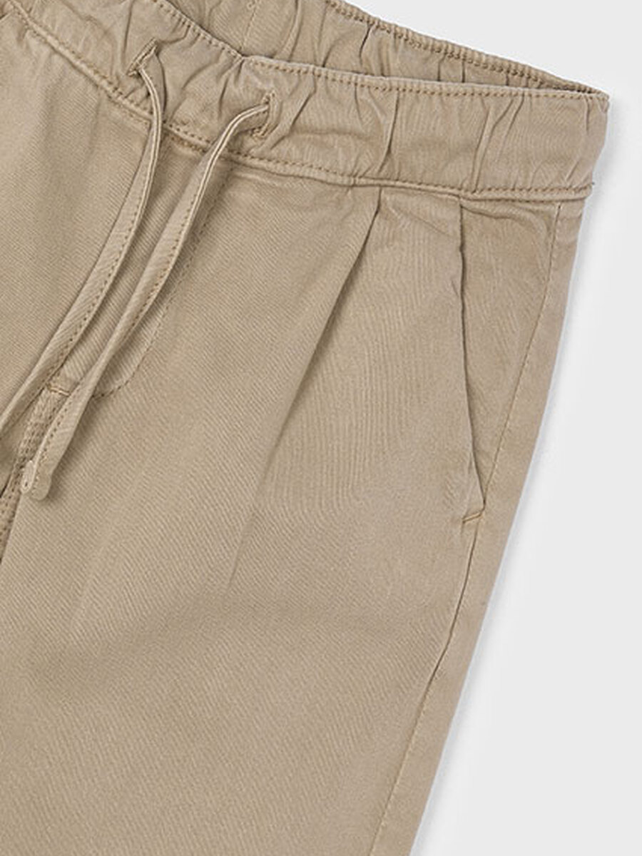 Broek van het merk Mayoral in het Beige