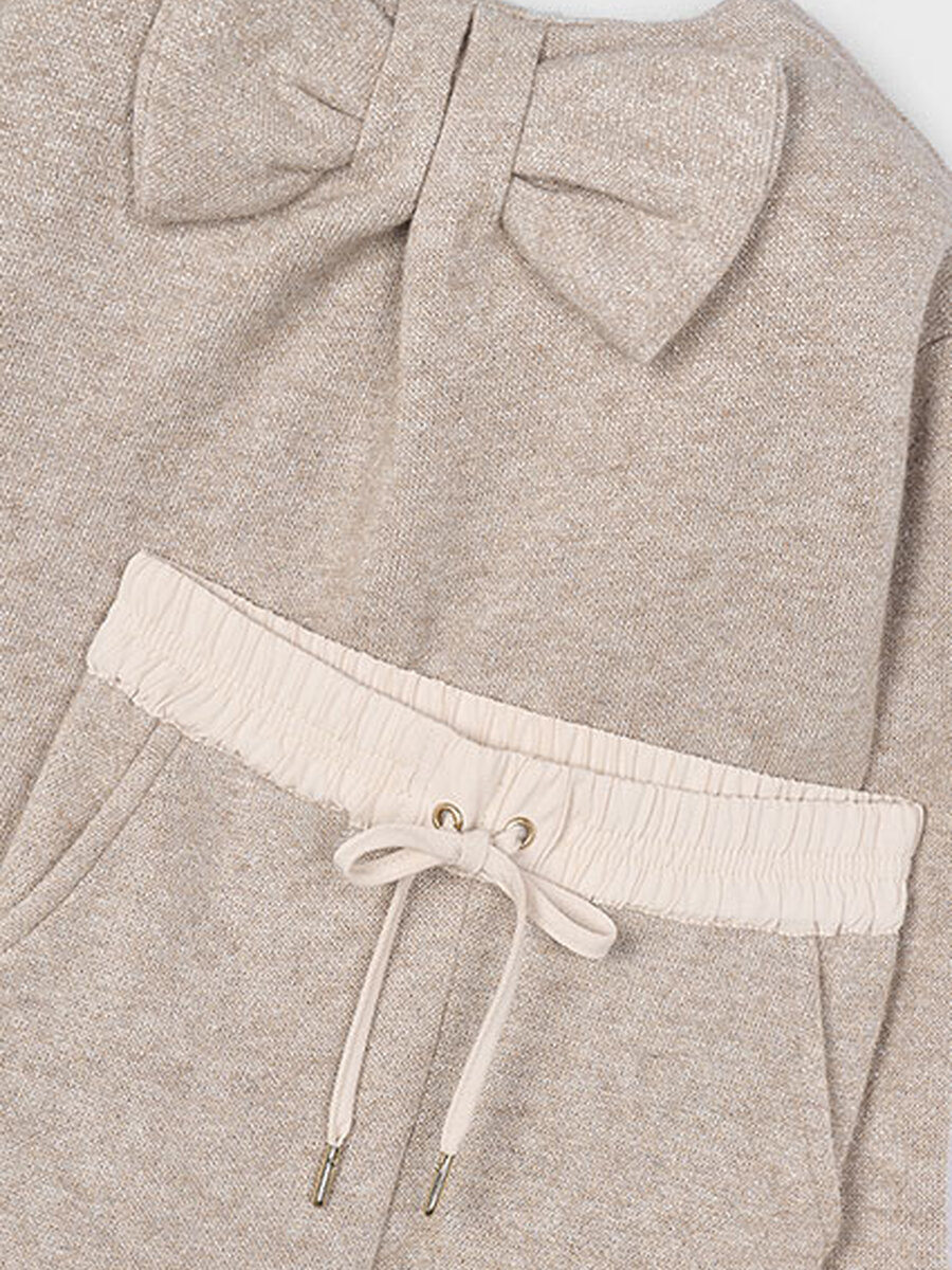 Set van het merk Mayoral in het Beige