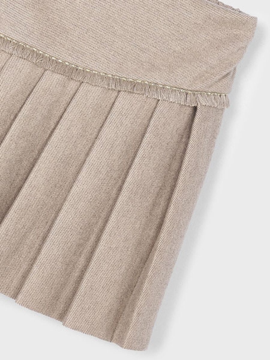 Short van het merk Mayoral in het Beige