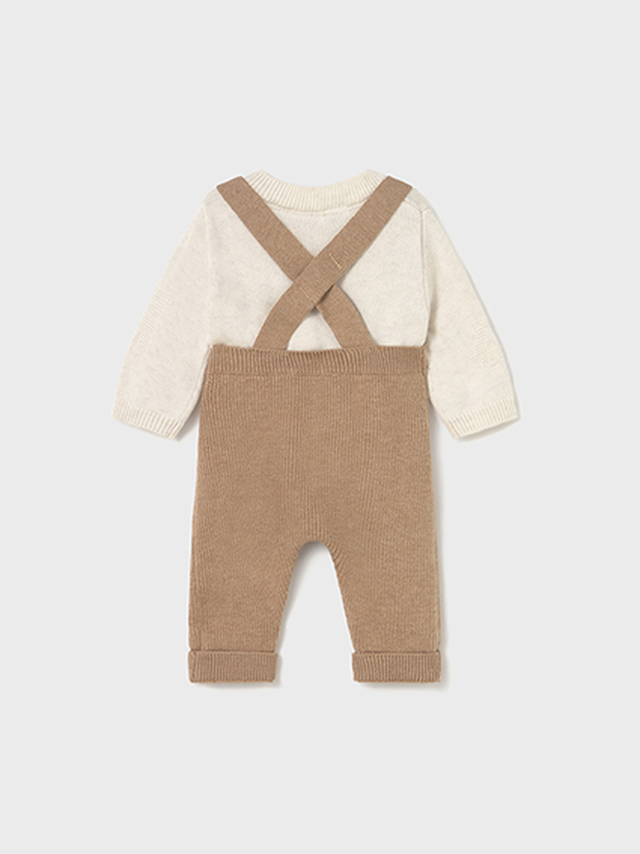 Set van het merk Mayoral in het Beige