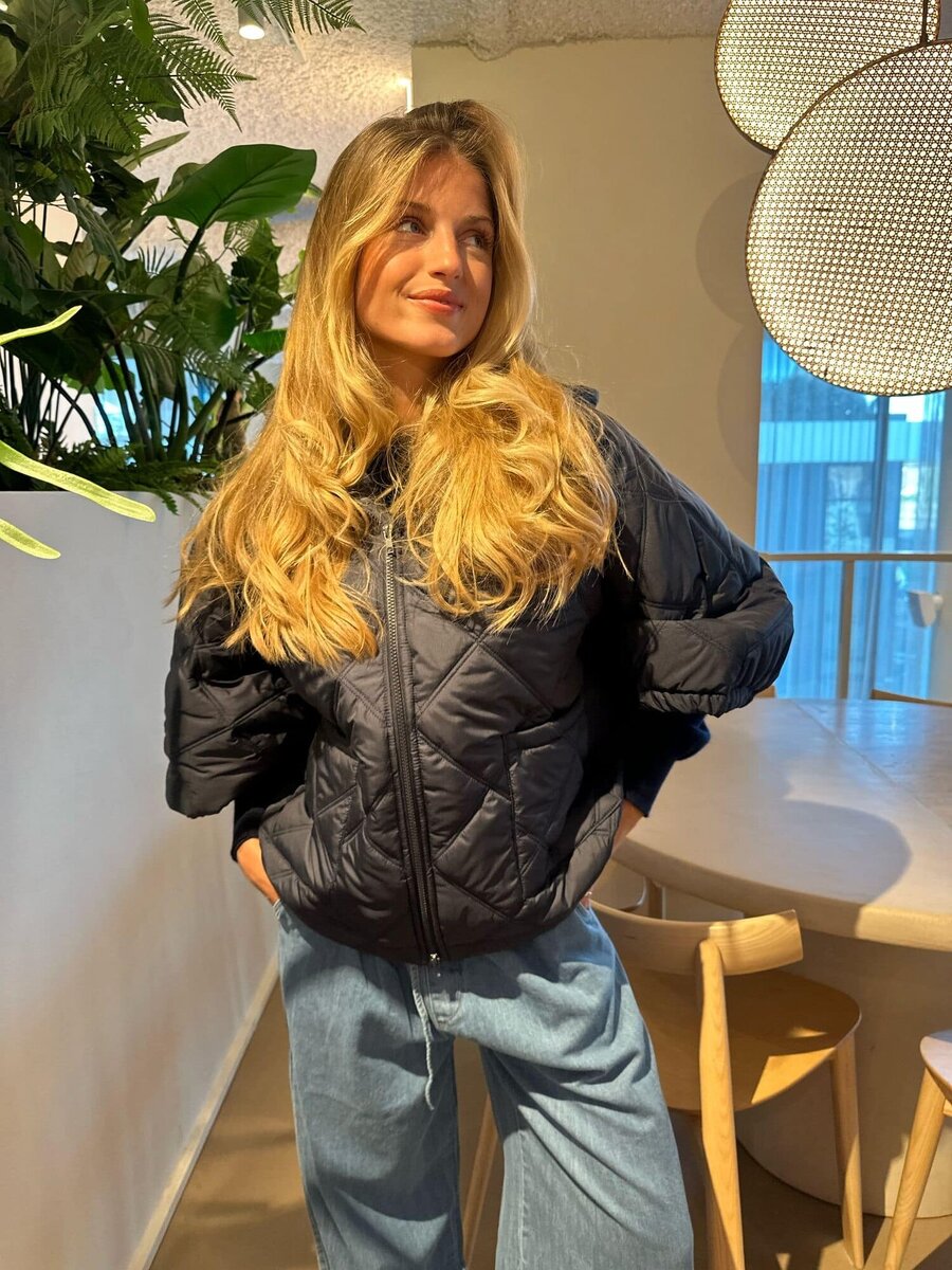 Bodywarmer van het merk Mei-li in het Marine