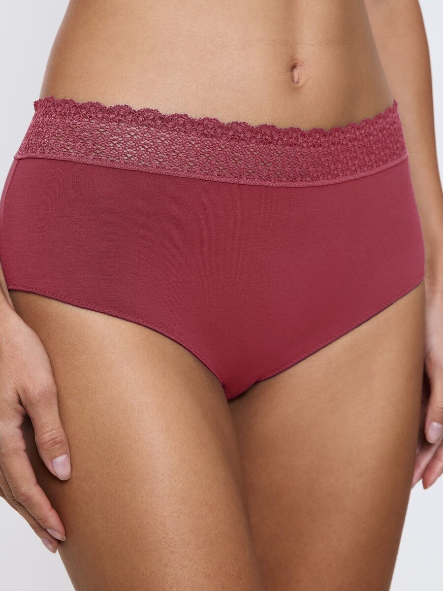 Slip van het merk Triumph in het Rood