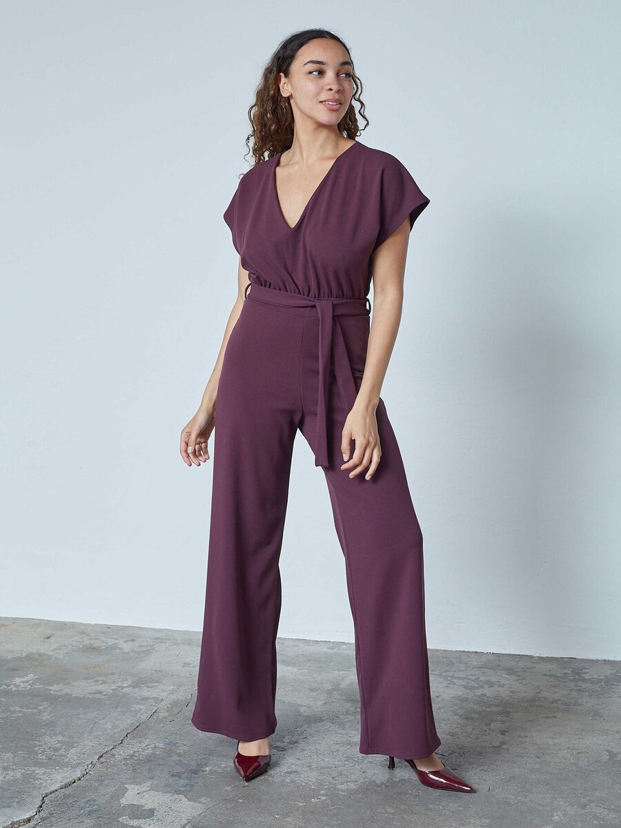 Jumpsuit van het merk Sisters Point in het Bordeaux