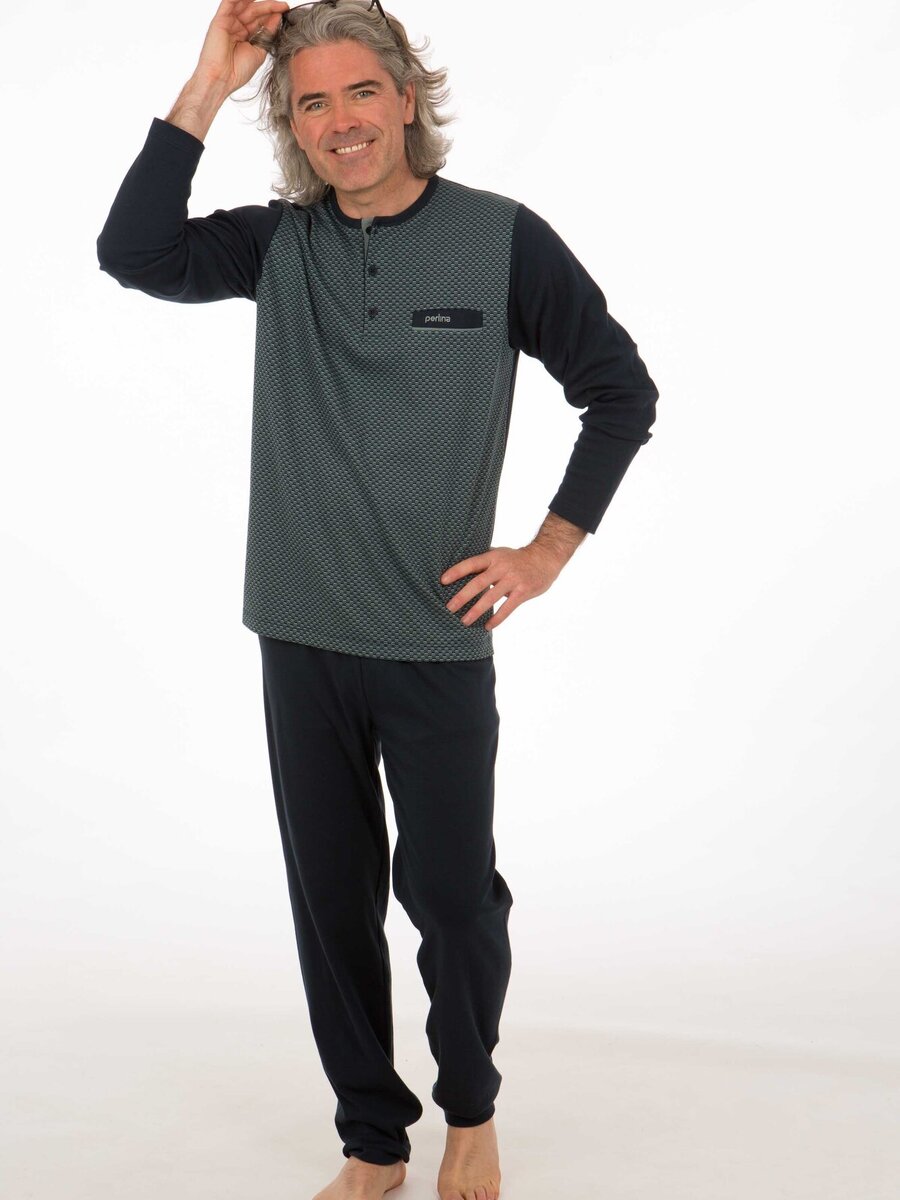 Pyjama van het merk Perlina in het Marine Pyjama van het merk Perlina in het Marine