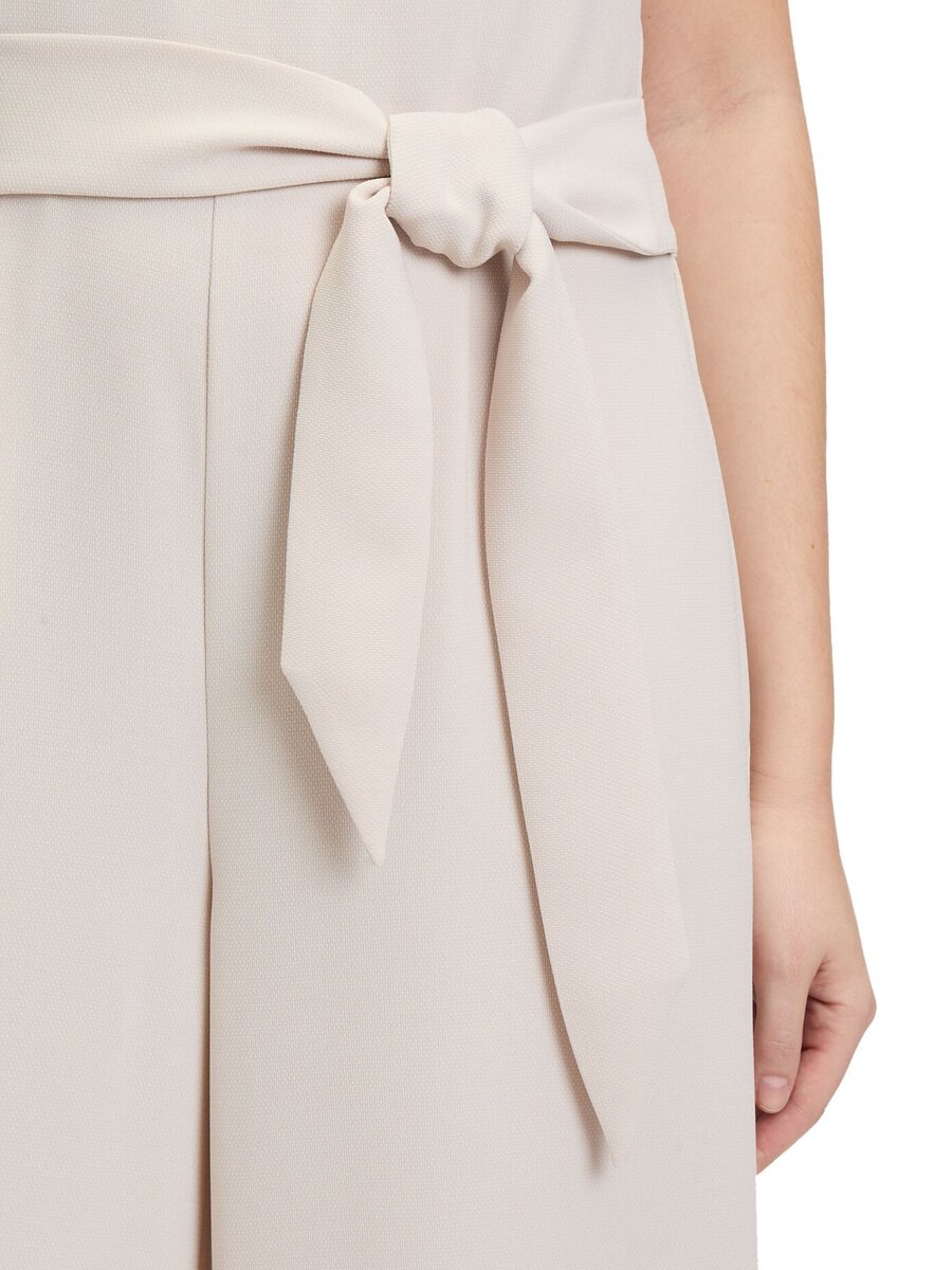 Jumpsuit van het merk Betty & Co  in het Beige