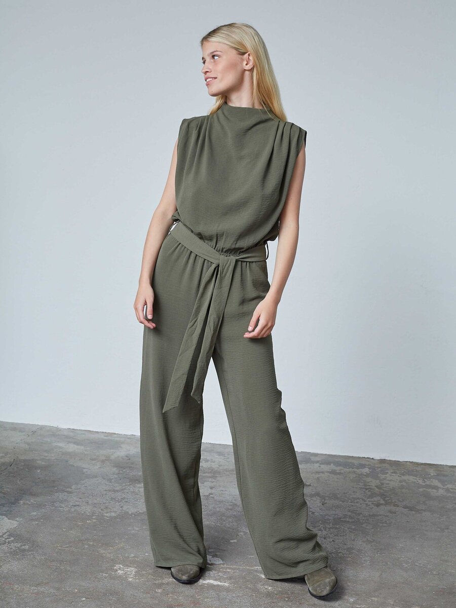 Jumpsuit van het merk Sisters Point in het Kaki