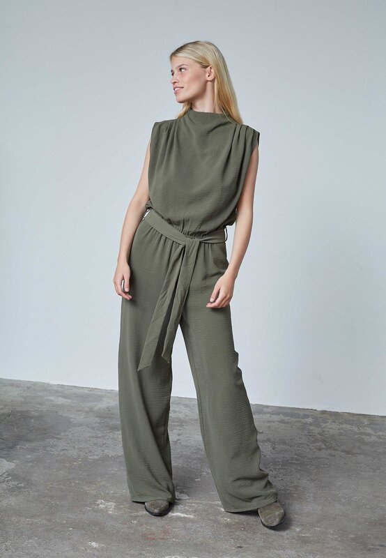 Jumpsuit van het merk Sisters Point in het Kaki