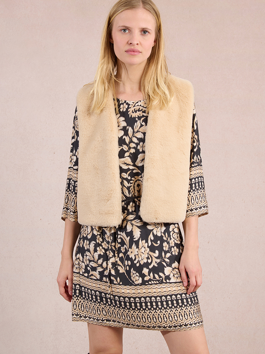 Bodywarmer van het merk Molly Bracken in het Beige