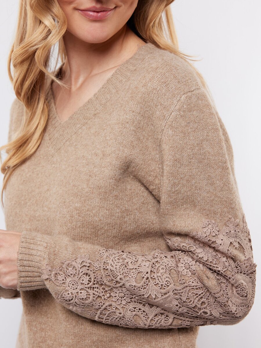 Pull van het merk C&s The Label in het Beige