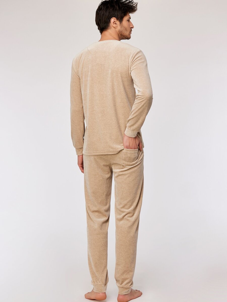 Pyjama van het merk Woody in het Beige