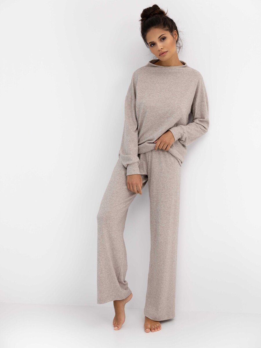 Pyjama van het merk Sensis in het Beige