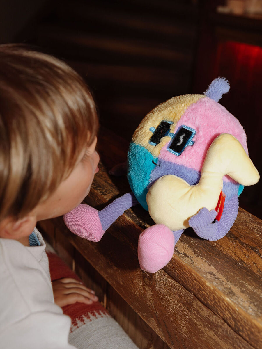 Knuffel van het merk Hello Hossy in het Geel