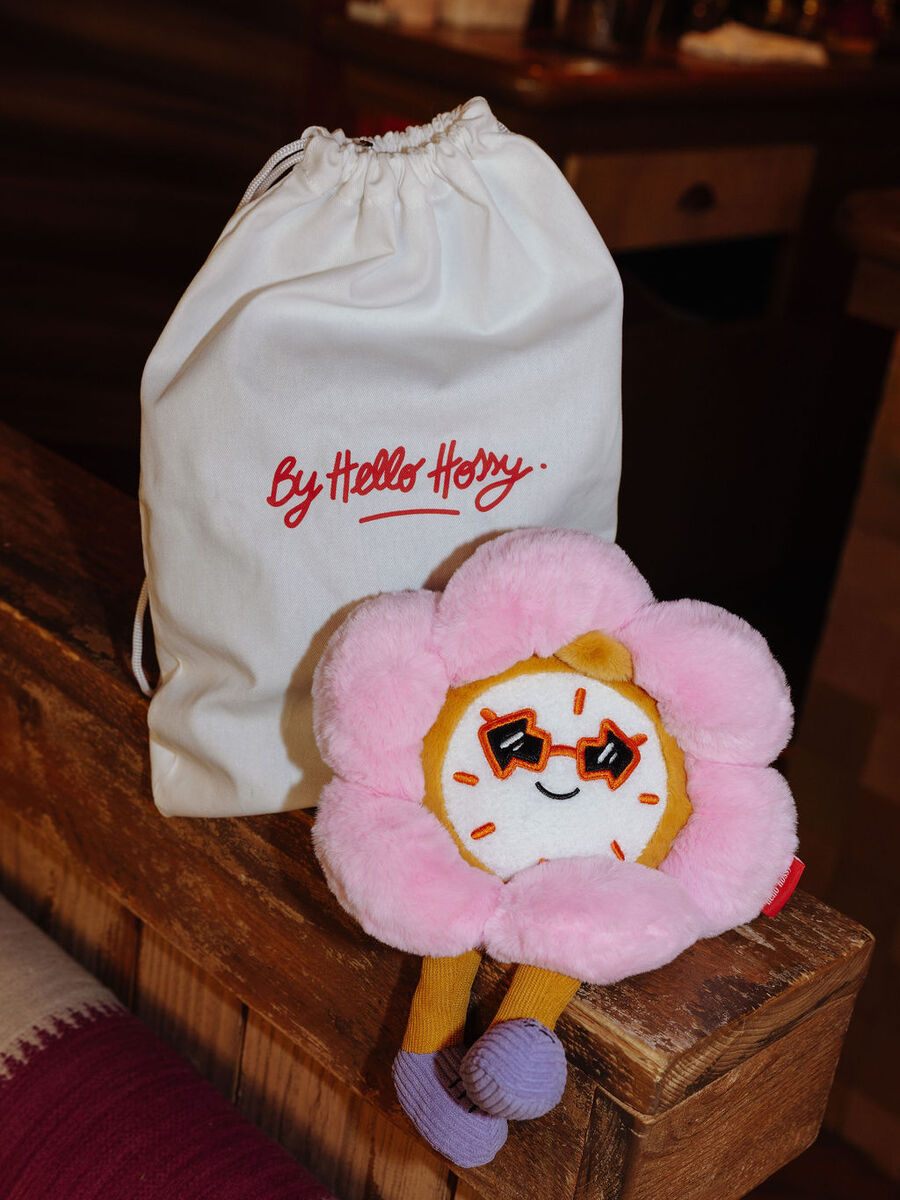 Knuffel van het merk Hello Hossy in het Roze