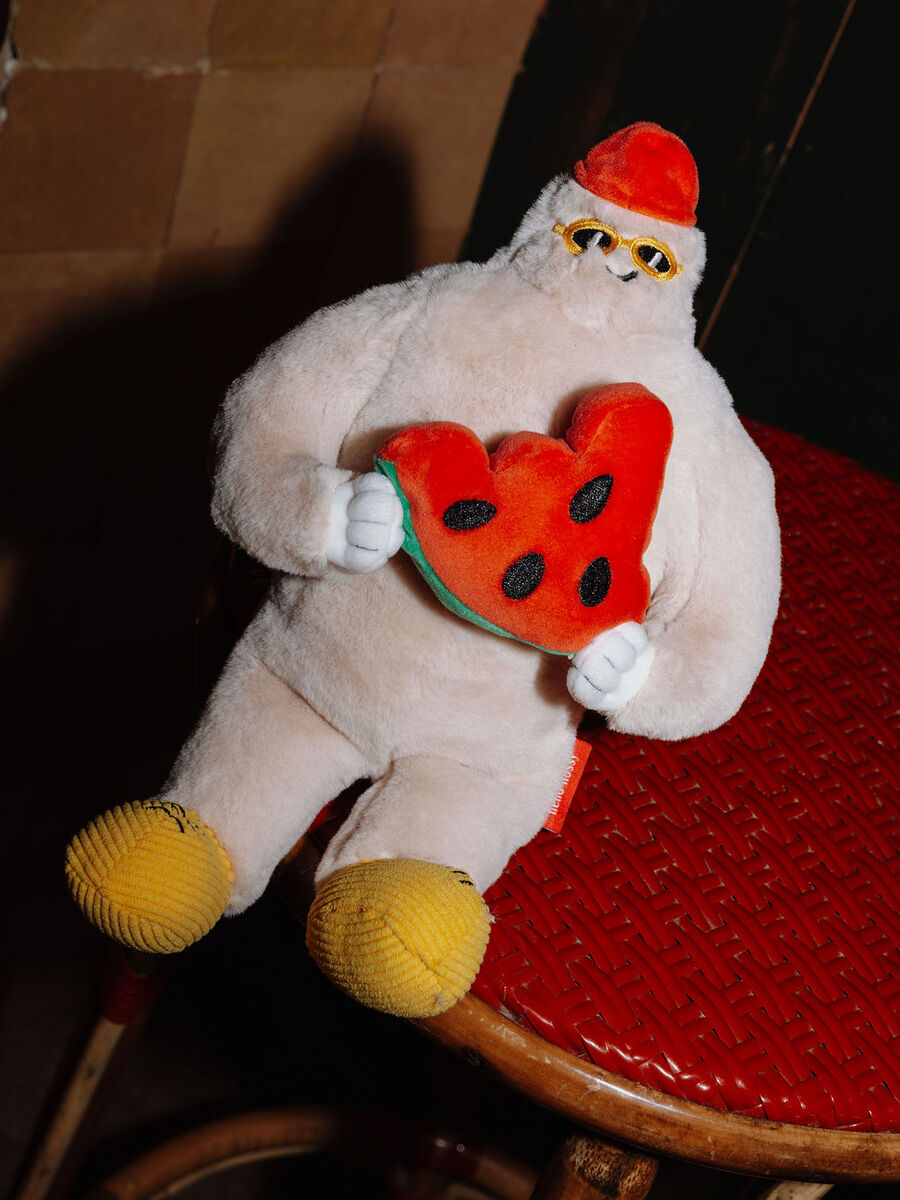 Knuffel van het merk Hello Hossy in het Ecru