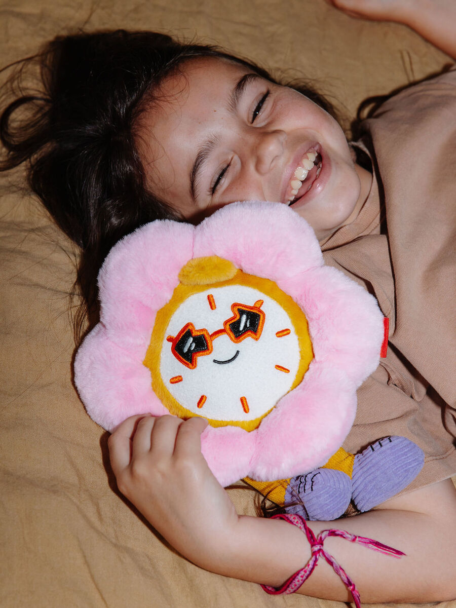 Knuffel van het merk Hello Hossy in het Roze