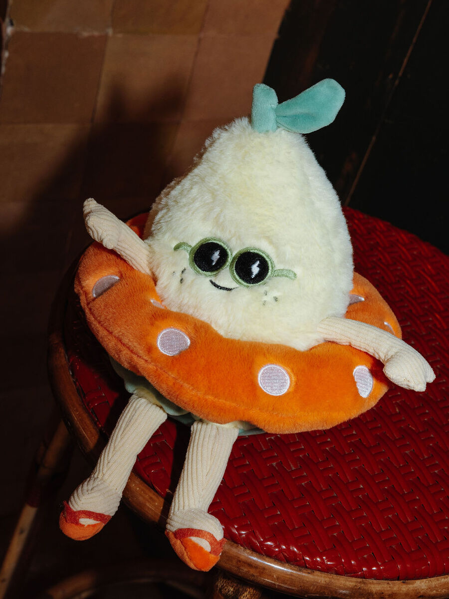 Knuffel van het merk Hello Hossy in het Geel