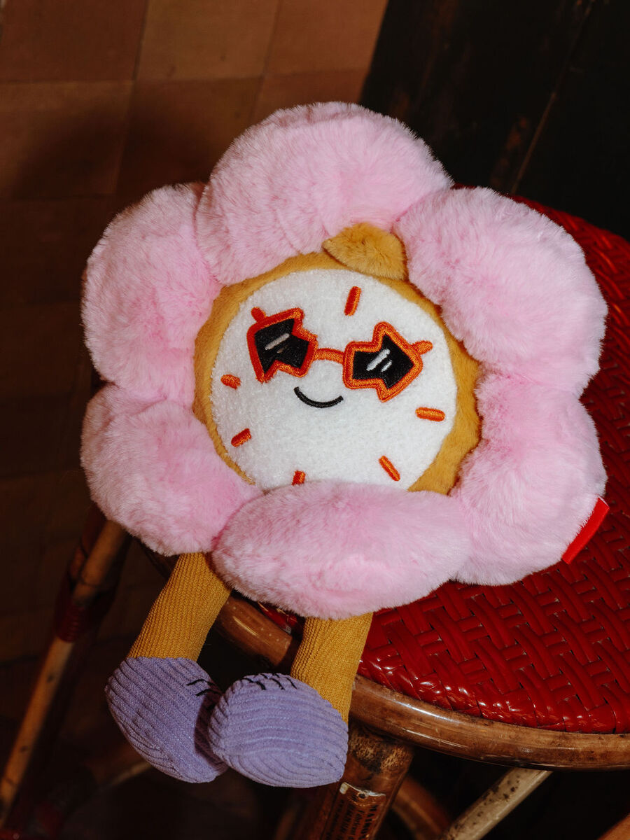 Knuffel van het merk Hello Hossy in het Roze