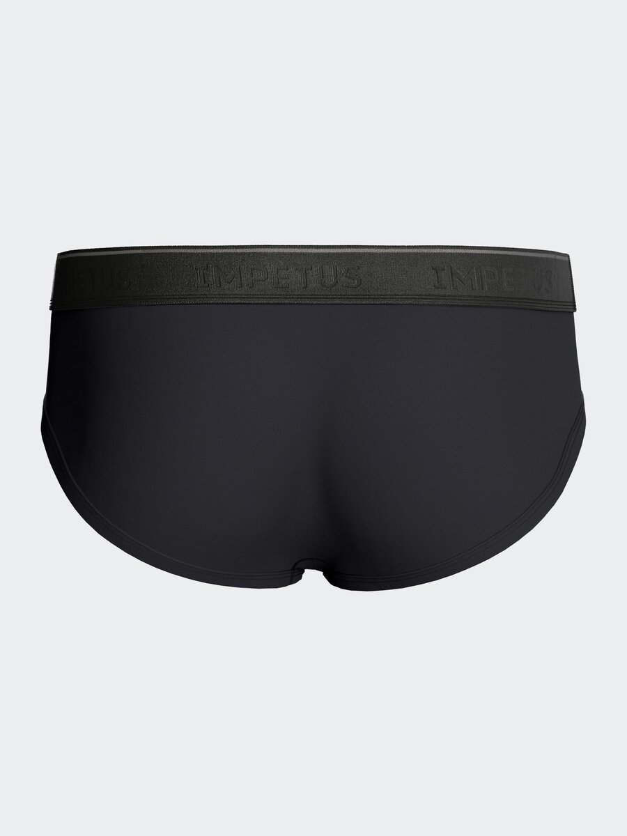 Slip van het merk Impetus in het Marine