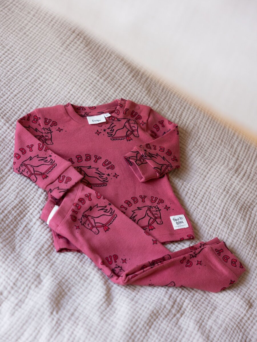 Pyjama van het merk Feetje in het Rood