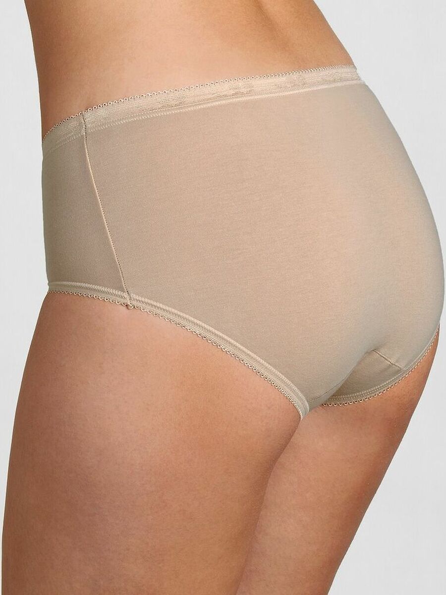 Slip van het merk Sloggi in het Beige