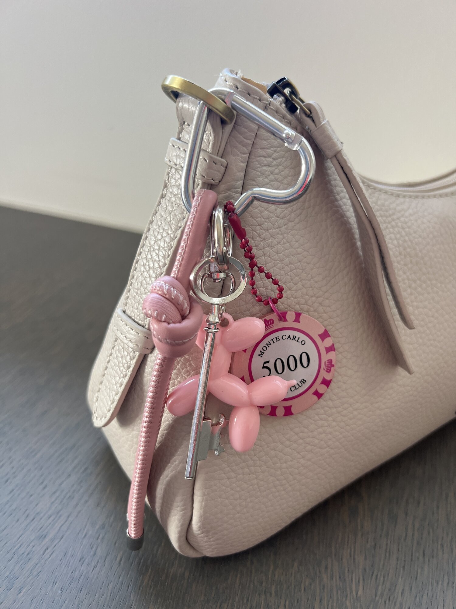 Sleutelhanger van het merk Access in het Roze