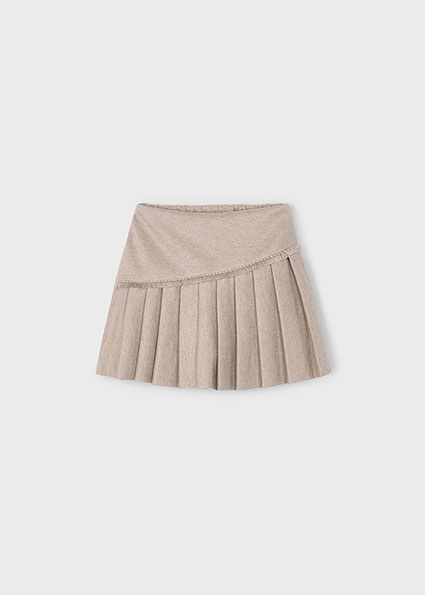 Short van het merk Mayoral in het Beige